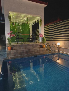 Zio Ember- Budget stay with pool